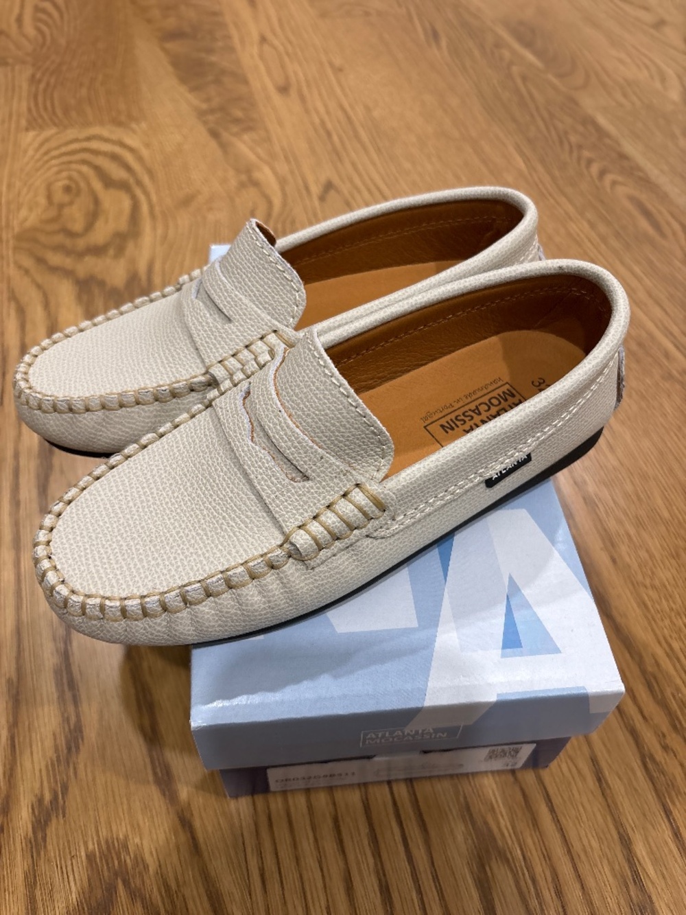Atlanta moccasin size 32